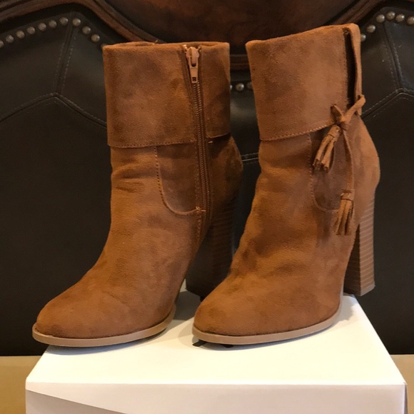 Boots - Picture 2 of 3